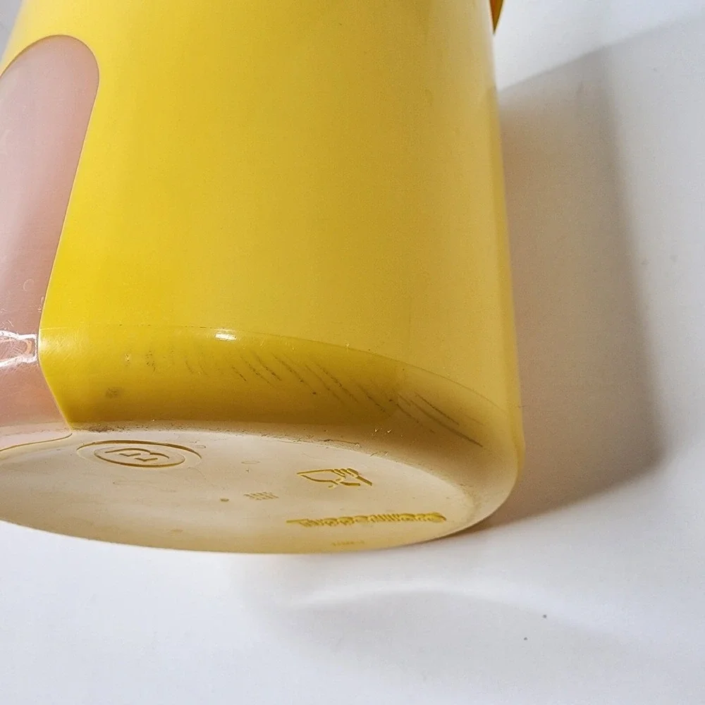 TUPPERWARE Yellow Round 8 Cup B Canister #2420D-1 One Touch Seal EUC